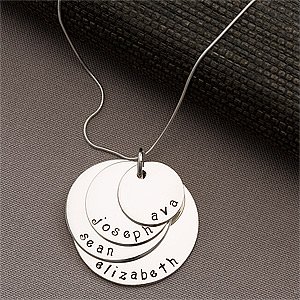 personalization mall mom necklace with kids names