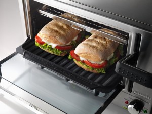 delonhgi EOP2046 under cabinet toaster oven